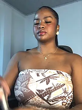 Snapshot of ValerieBlakee chatting on 05-17-26, 12:01 ValerieBlakee online show from 05-17-26, 12:01