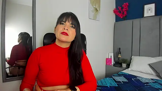 Snapshot of laura_hotties chatting on 03-18-26, 01:36 laura hotties online show from 03-18-26, 01:36