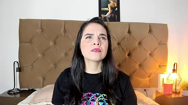 Snapshot of laura_hotties chatting on 03-28-26, 01:11 laura hotties online show from 03-28-26, 01:11