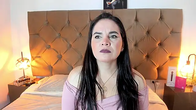 Snapshot of laura_hotties chatting on 03-31-26, 01:22 laura hotties online show from 03-31-26, 01:22