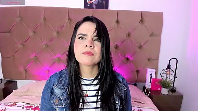 Snapshot of laura_hotties chatting on 04-05-26, 01:41 laura hotties online show from 04-05-26, 01:41