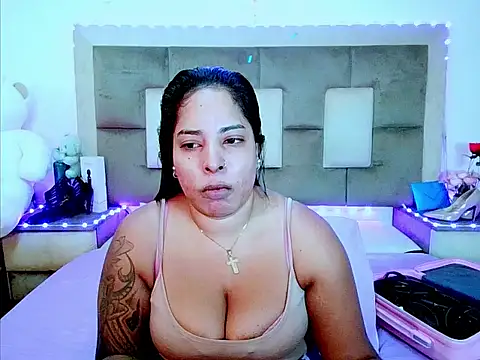 Snapshot of indiantopaz694u chatting on 07-11-26, 05:32 indiantopaz694u online show from 07-11-26, 05:32