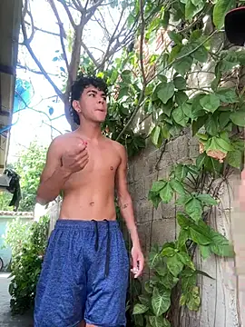 Snapshot of twinks_28 chatting on 05-30-26, 12:35 twinks 28 online show from 05-30-26, 12:35