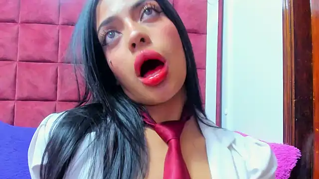 Snapshot of EMYCLARK01 chatting on 07-16-26, 04:29 EMYCLARK01 online show from 07-16-26, 04:29