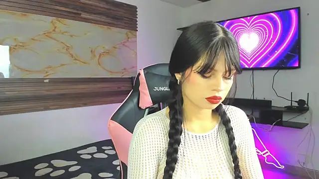 Snapshot of Cloe_roouse chatting on 10-28-25, 08:22 Cloe roouse online show from 10-28-25, 08:22