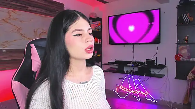 Snapshot of Cloe_roouse chatting on 11-21-25, 08:51 Cloe roouse online show from 11-21-25, 08:51