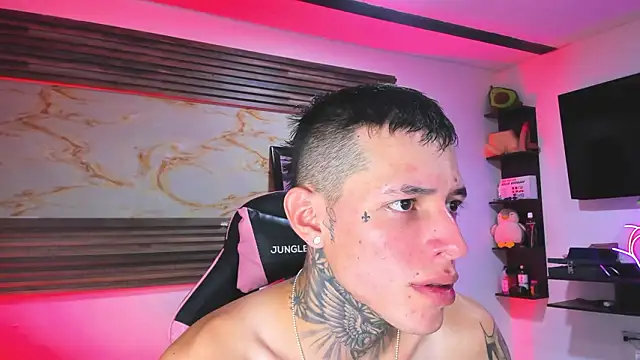 Snapshot of Cloe_roouse chatting on 03-15-26, 01:28 Cloe roouse online show from 03-15-26, 01:28