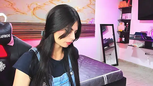 Snapshot of Cloe_roouse chatting on 03-17-26, 07:39 Cloe roouse online show from 03-17-26, 07:39