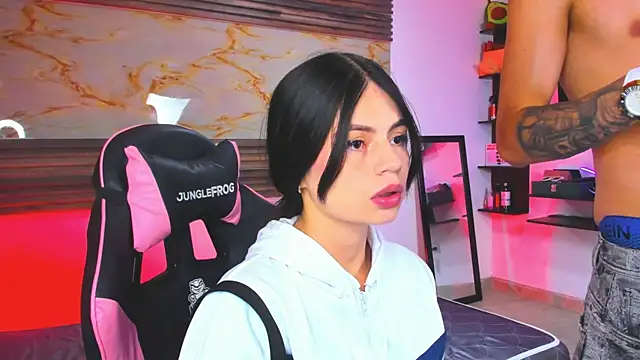 Snapshot of Cloe_roouse chatting on 04-15-26, 08:09 Cloe roouse online show from 04-15-26, 08:09