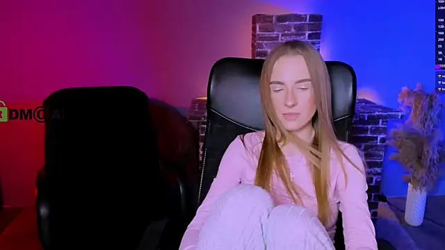 Snapshot of doll_vey chatting on 01-08-26, 01:52 doll vey online show from 01-08-26, 01:52