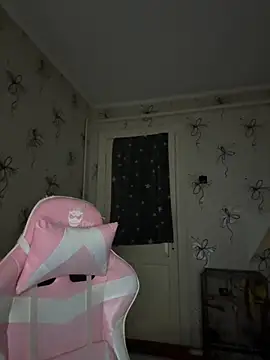 MrrKate online show from 11-22-25, 01:37