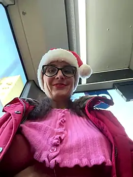 Snapshot of NataKitten chatting on 12-23-25, 06:33 NataKitten online show from 12-23-25, 06:33