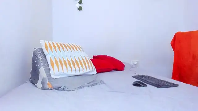 Snapshot of damian_c12 chatting on 03-09-25, 08:21 damian c12 online show from 03-09-25, 08:21