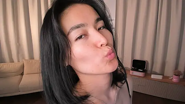 Snapshot of RanelDiva chatting on 05-15-26, 09:05 RanelDiva online show from 05-15-26, 09:05