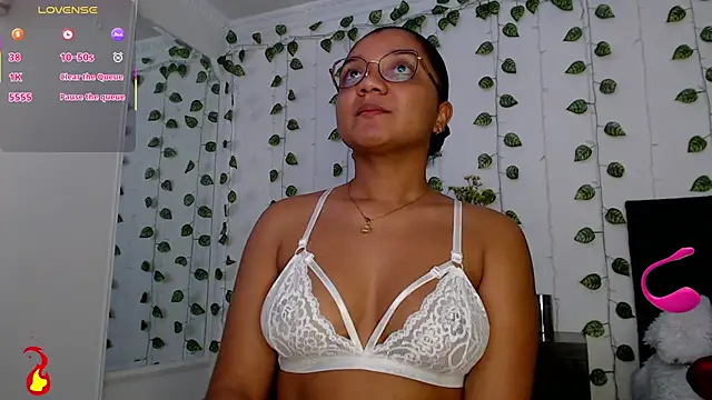 Snapshot of victtoria_cane63 chatting on 06-11-26, 11:14 victtoria cane63 online show from 06-11-26, 11:14