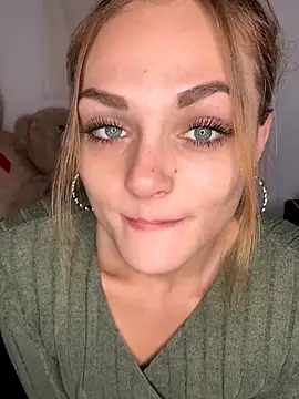 Snapshot of OCTAPUSSY2000 chatting on 11-21-25, 11:20 OCTAPUSSY2000 online show from 11-21-25, 11:20