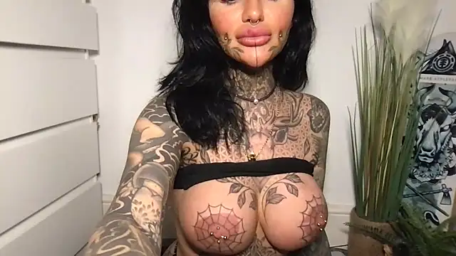 Peaches and the Cream online show from 03-06-26, 02:57