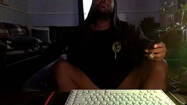 Snapshot of MITB86 chatting on 05-21-26, 02:57 MITB86 online show from 05-21-26, 02:57