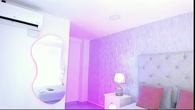 Snapshot of Maria_Angel01_ chatting on 06-19-26, 11:30 Maria Angel01 online show from 06-19-26, 11:30