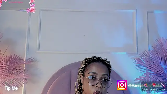 Snapshot of Hanaahquinn chatting on 03-18-26, 11:35 Hanaahquinn online show from 03-18-26, 11:35