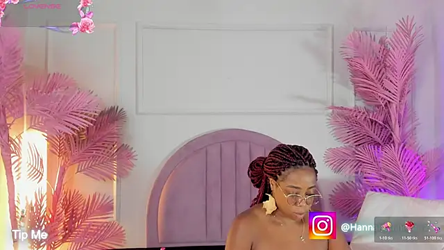 Snapshot of Hanaahquinn chatting on 04-18-26, 11:36 Hanaahquinn online show from 04-18-26, 11:36