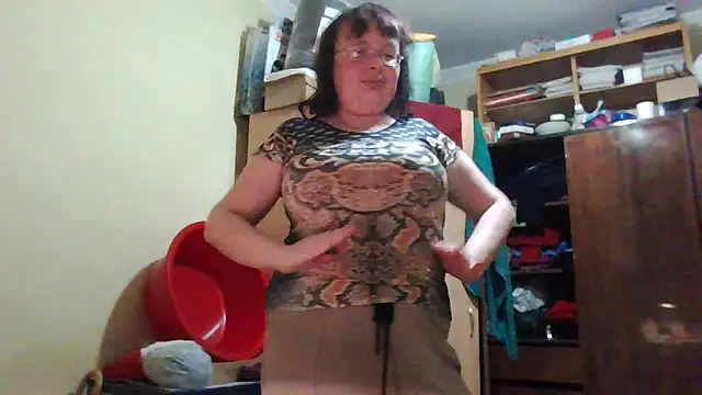 Snapshot of Queen-Elizabeth-25 chatting on 03-03-25, 07:39 Queen-Elizabeth-25 online show from 03-03-25, 07:39