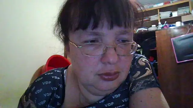 Snapshot of Queen-Elizabeth-25 chatting on 03-04-25, 04:06 Queen-Elizabeth-25 online show from 03-04-25, 04:06