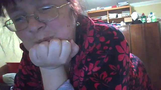 Snapshot of Queen-Elizabeth-25 chatting on 03-05-25, 07:38 Queen-Elizabeth-25 online show from 03-05-25, 07:38