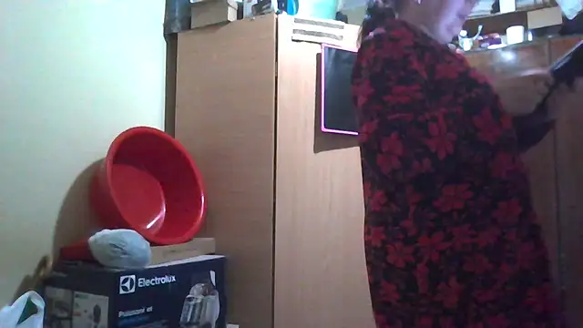 Snapshot of Queen-Elizabeth-25 chatting on 03-07-25, 06:54 Queen-Elizabeth-25 online show from 03-07-25, 06:54