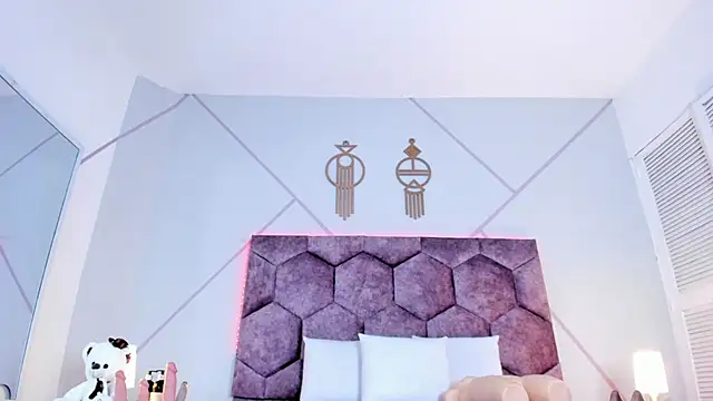 aurora collinss  online show from 01-13-26, 12:54