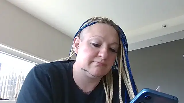 Snapshot of livieblainn chatting on 03-28-26, 06:40 livieblainn online show from 03-28-26, 06:40