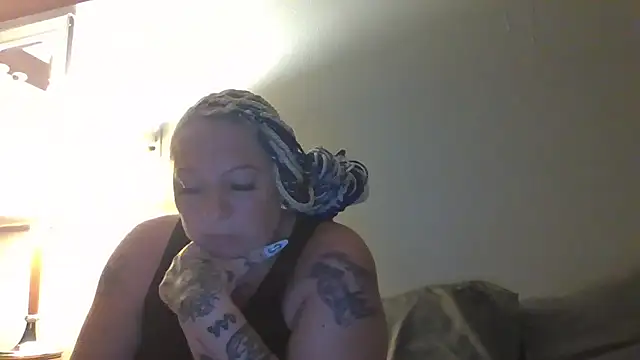Snapshot of livieblainn chatting on 07-21-26, 02:25 livieblainn online show from 07-21-26, 02:25