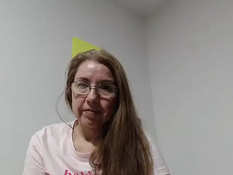 GiaLuvv11 online show from 05-04-26, 03:35