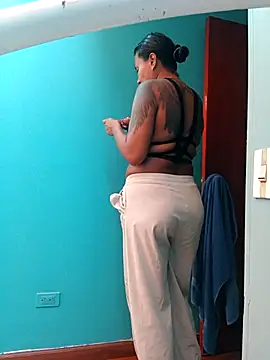 Ariana Rodriguez online show from 04-12-26, 12:43