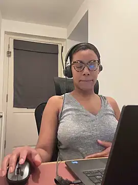 Melia Rayne online show from 12-19-25, 11:28