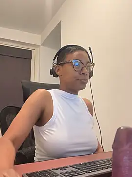 Melia Rayne online show from 05-18-26, 09:37