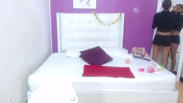 tiny sarah1 online show from 03-18-25, 08:59