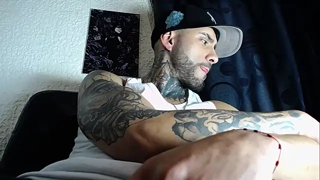 Snapshot of dante_d_angelo_ chatting on 10-22-25, 04:35 dante d angelo online show from 10-22-25, 04:35