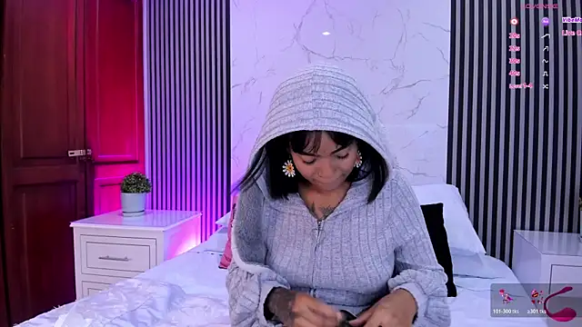 SarahLynn7 online show from 06-21-26, 10:56