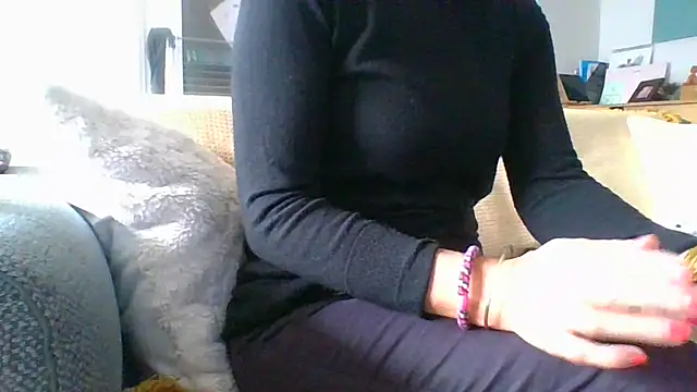 Valentinette online show from 11-17-25, 12:55