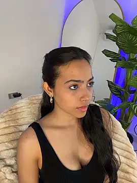  Emily Thompson  online show from 06-19-26, 02:05