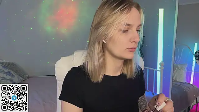 Snapshot of _Vikky_Moon_ chatting on 06-21-26, 12:46 Vikky Moon online show from 06-21-26, 12:46