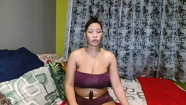 Snapshot of Tallwildnspicey98 chatting on 06-18-26, 04:57 Tallwildnspicey98 online show from 06-18-26, 04:57