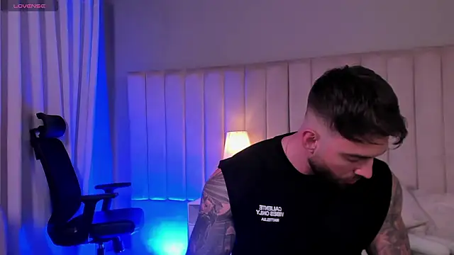 Snapshot of OLIVER_COLT chatting on 03-21-26, 02:16 OLIVER COLT online show from 03-21-26, 02:16