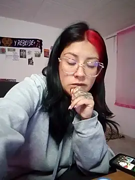 Snapshot of DaniPoison chatting on 02-17-26, 12:23 DaniPoison online show from 02-17-26, 12:23