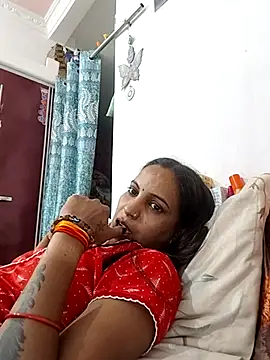 Hotty-Nidhi online show from 06-18-26, 10:41