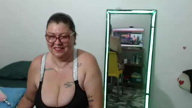 Olgahunder online show from 04-30-26, 03:24