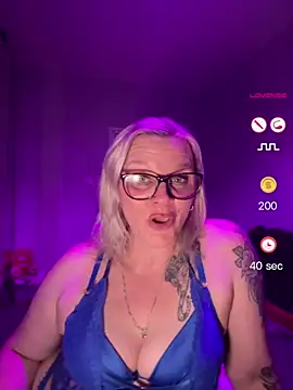 Curvy-Cleo online show from 06-19-26, 10:46