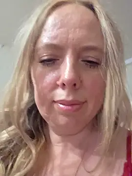 Snapshot of Irina3718 chatting on 06-23-26, 03:21 Irina3718 online show from 06-23-26, 03:21