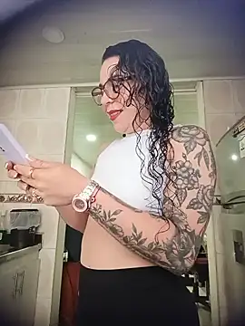 Snapshot of mia_velvet1 chatting on 06-14-26, 01:24 mia velvet1 online show from 06-14-26, 01:24